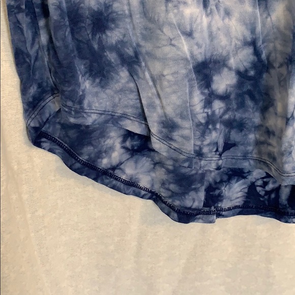 Super soft American Eagle tie-dye V neck - Picture 3 of 4